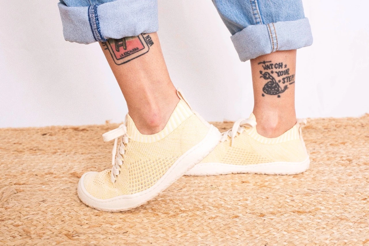 Босоногие кроссовки Sambas the bambas Essence Lumia — светло-жёлтые, фото 4